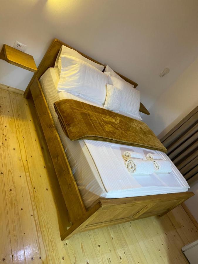 Guesthouse Riverside Berat Exterior photo